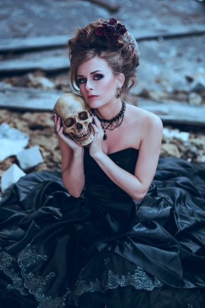The Woman Who Gave Up Men To Sleep With 20 Ghosts!
